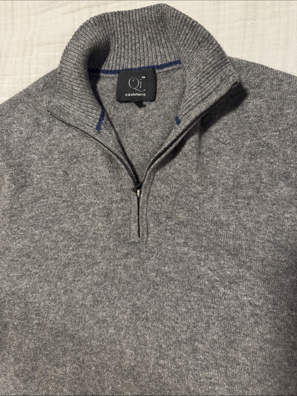 Qi CASHMERE Sweater - Picture 2 of 5